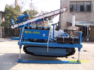 آلة مجنزره للحفر و التنقيب الهندسي MDL-60A